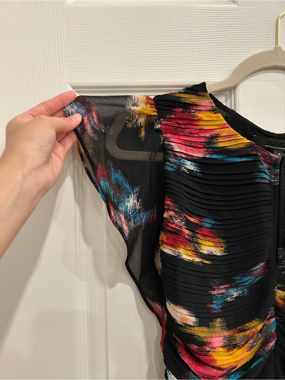 NWOT White House Black Market Multicolor Abstract Flutter Sleeve Blouse Size 0 - Picture 8 of 11